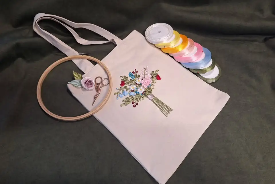 Hímezz velem-szalaghímzés.